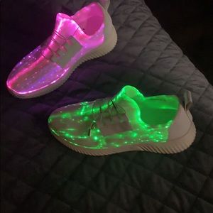Yezzy light upss
